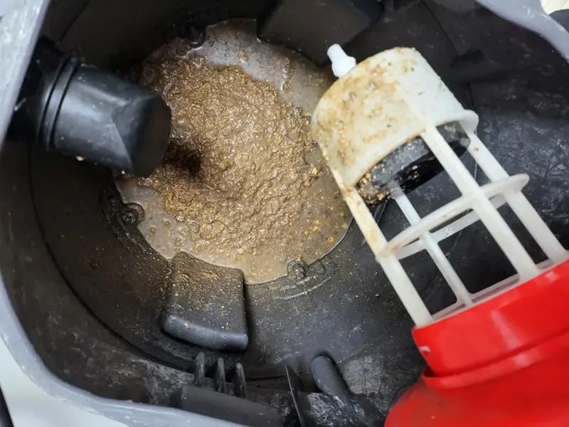 함양 석션 통 안에 모인 음식물 찌꺼기